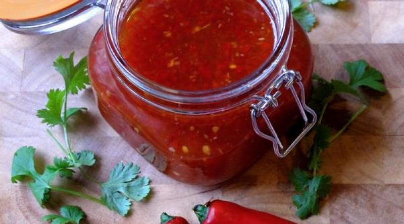 How to preserve hot peppers for the winter without sterilization